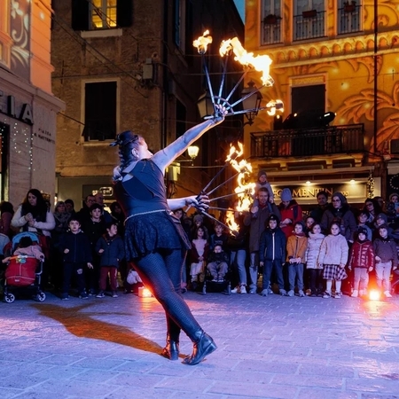 Spettacolo di giocoleria  con il fuoco